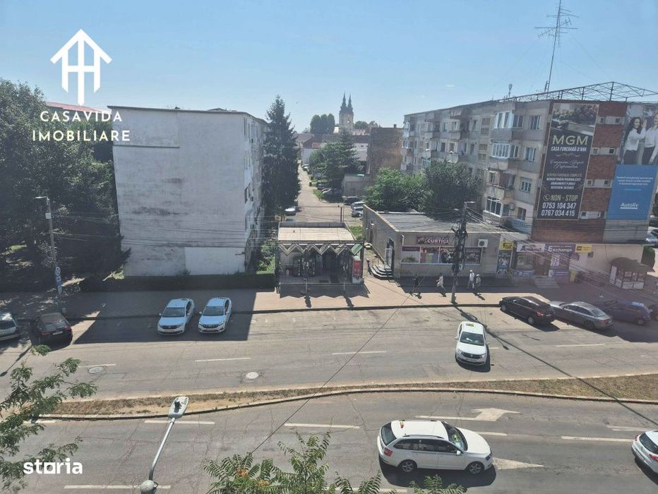 De vanzare apartament 3 camere mobilat si utilat, zona Unic
