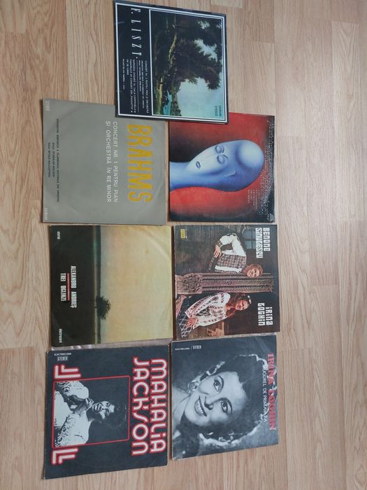 Vand colectie viniluri ! 7 bucati in stare foarte buna