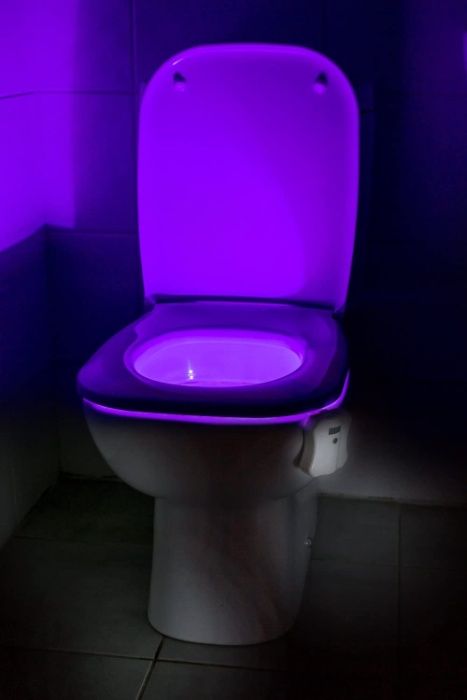 Led осветление за тоалетна с различни цветова