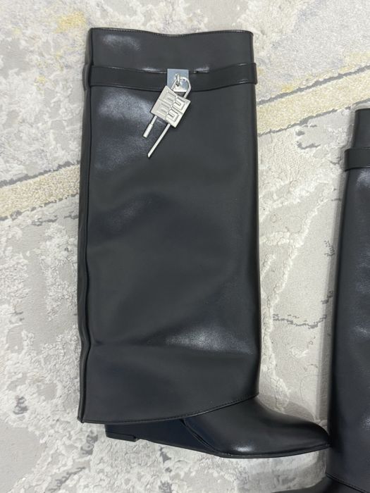 Женские сапоги под живанши