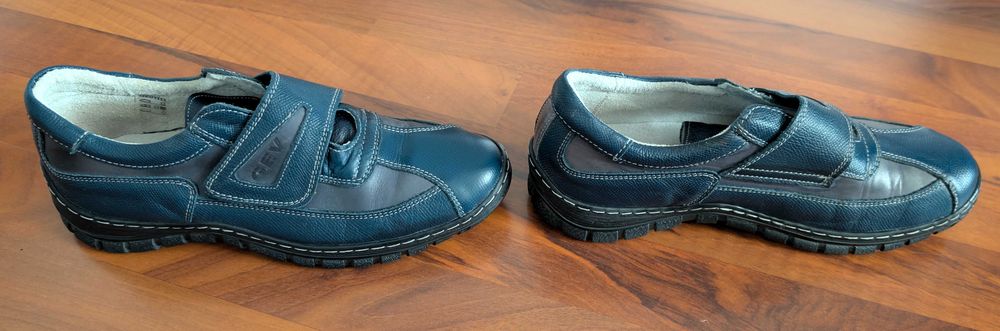 Vand pantofi din piele