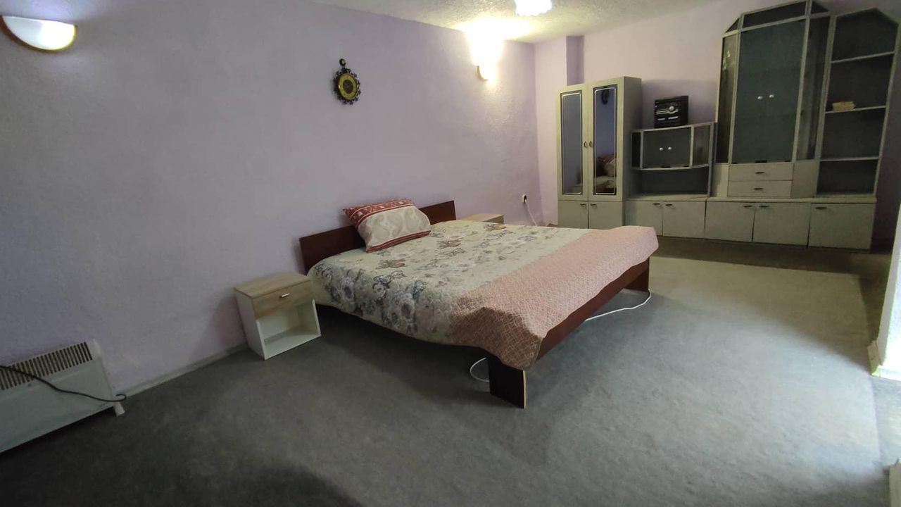 Дава се под наем Етаж от къща в Варна, м-т Траката - 60 кв.м за 500 € - Снимка #2