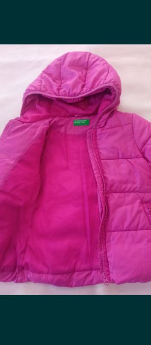 Продам куртку на девочку.