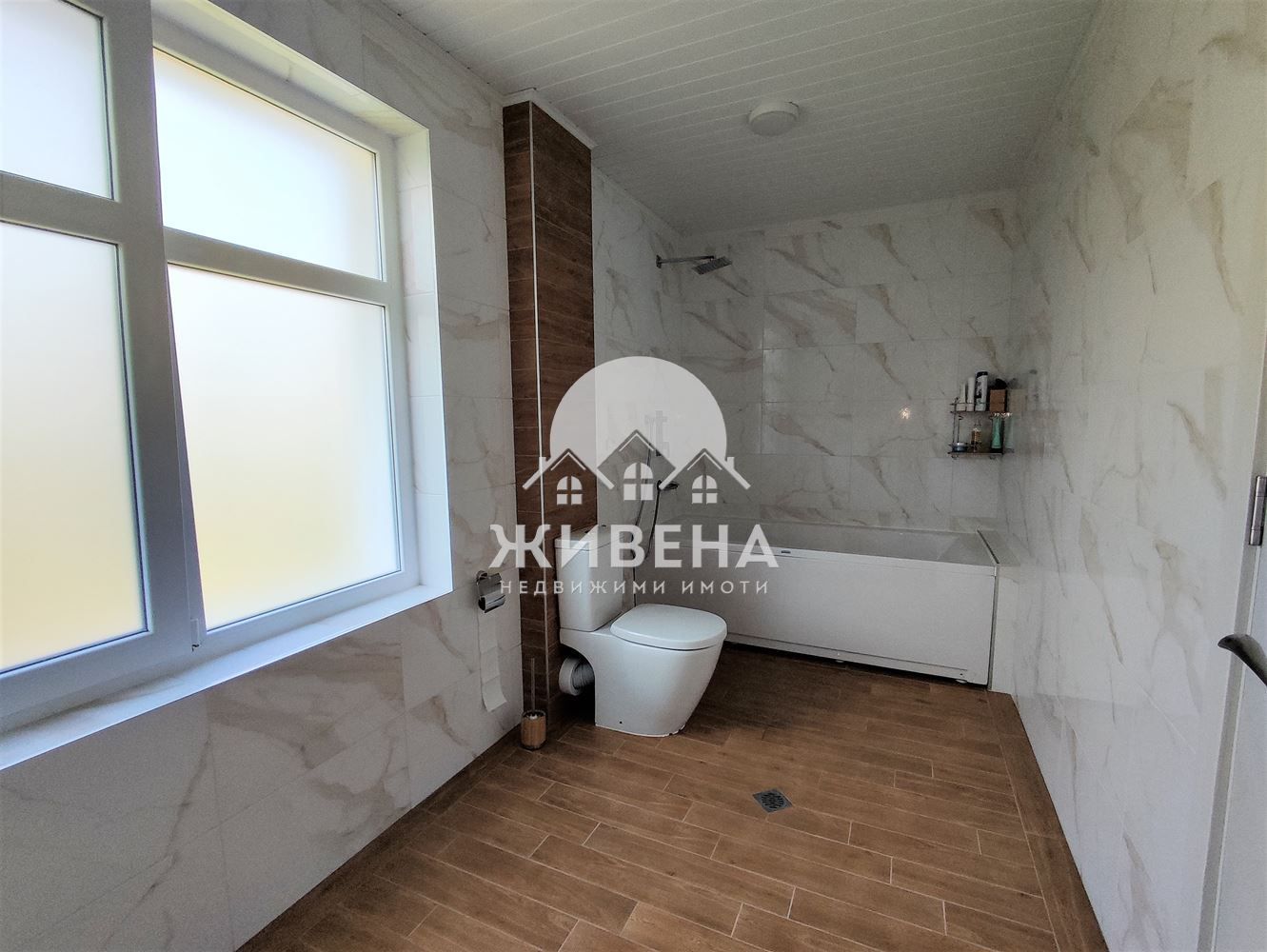 Триетажна къща в м-т Ален Мак, РЗП 270 кв.м