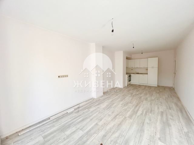 Продавам 3-стаен апартамент (140 кв.м), м-т Кабакум