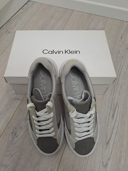 Vând pantofi sport casual Calvin Klein
