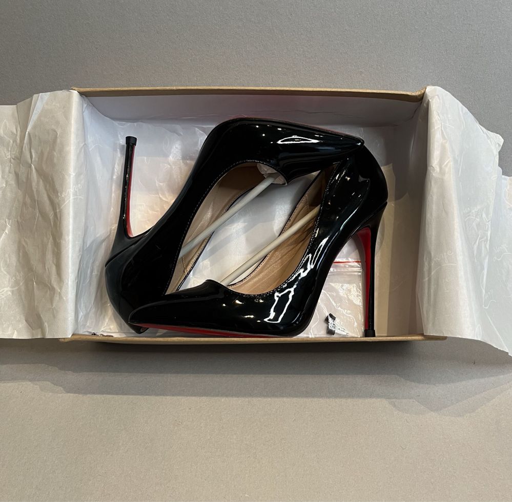 Louboutin токчета