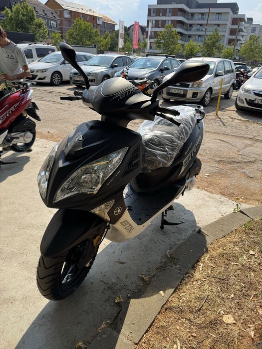 Inchiriere scuter 50cc 125cc Scooter rent 50cc 125cc