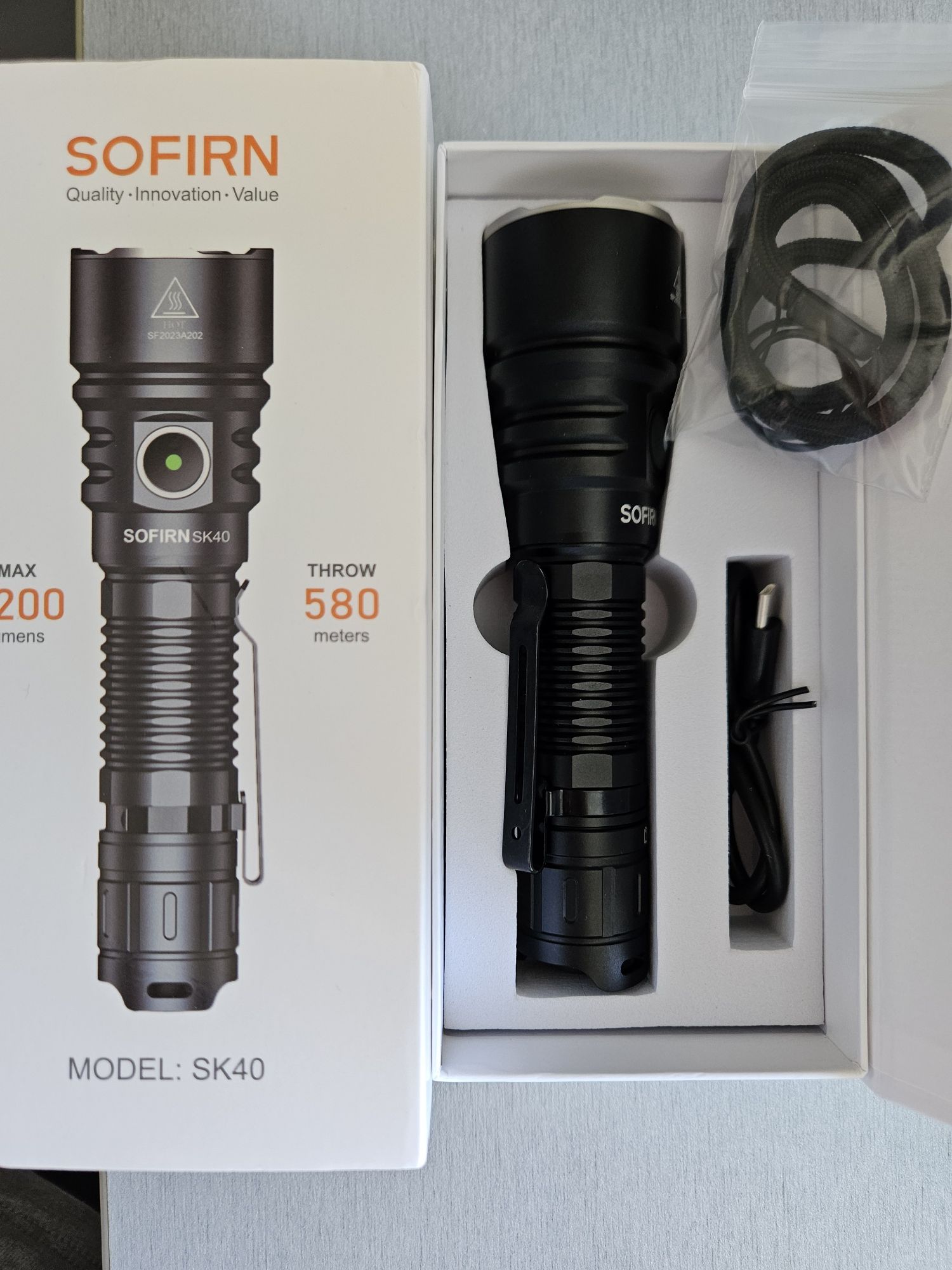 Lanternă    LED  SFT70  SK40 Sofirn 3200   lumeni tactică  model nou 2
