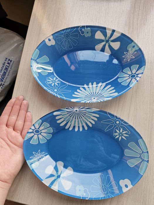 Продам  блюдца, шейкер, бутылочка Авент, коврик