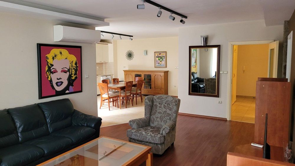 Дава се под наем Четиристаен апартамент в Пловдив, Център - 150 кв.м за 860 € - Снимка #2