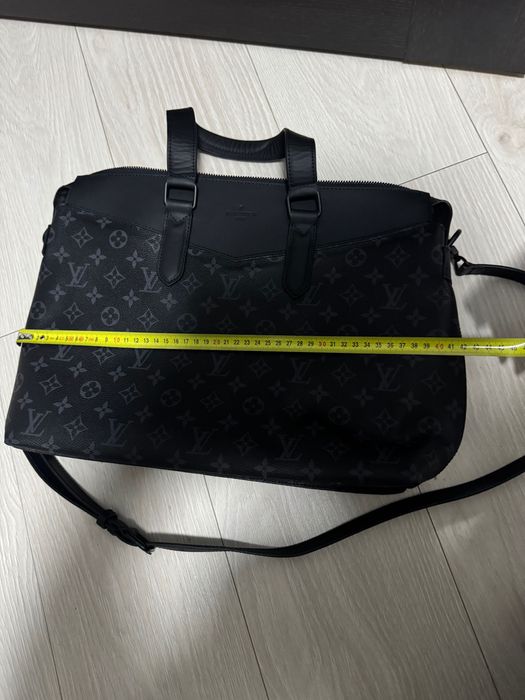 Geantă Louis Vuitton