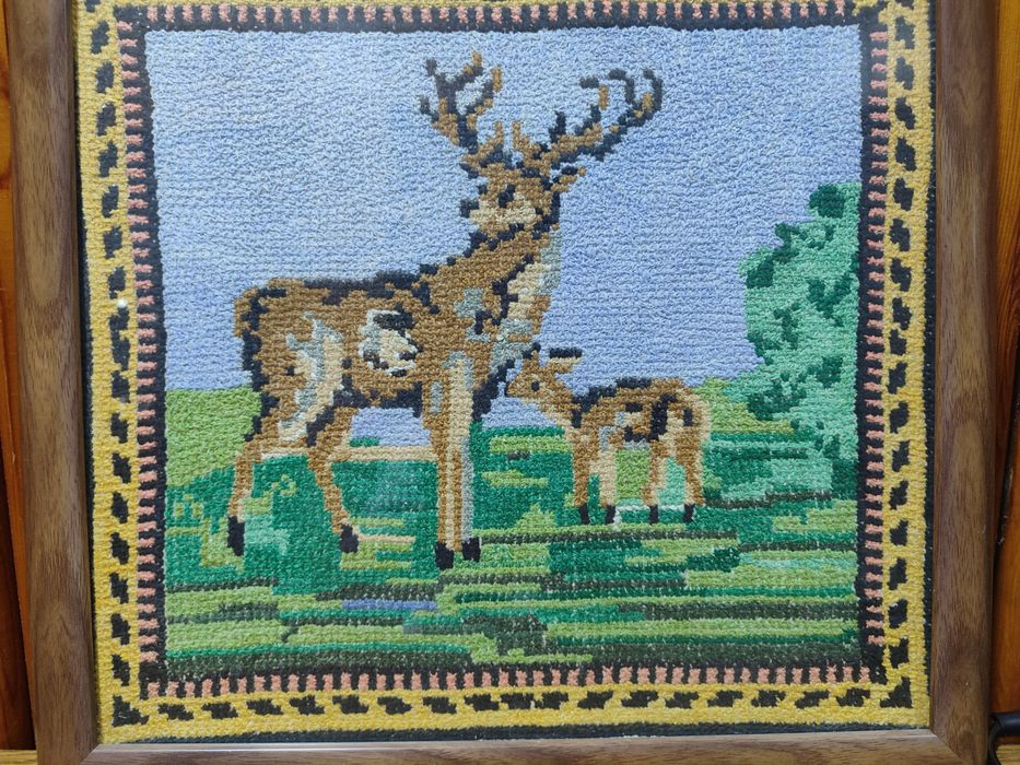 Вышивка- картина Олени