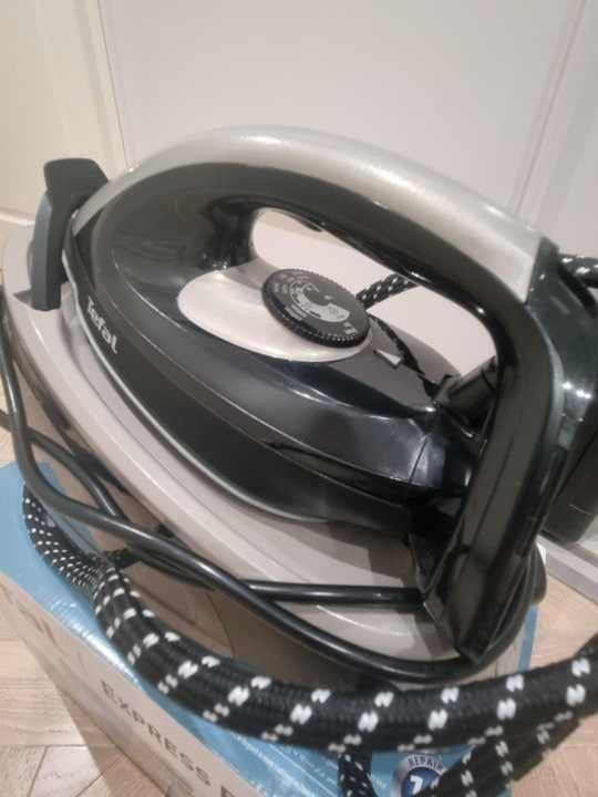 Парогенератор Tefal Express Easy SV6140E0 черный