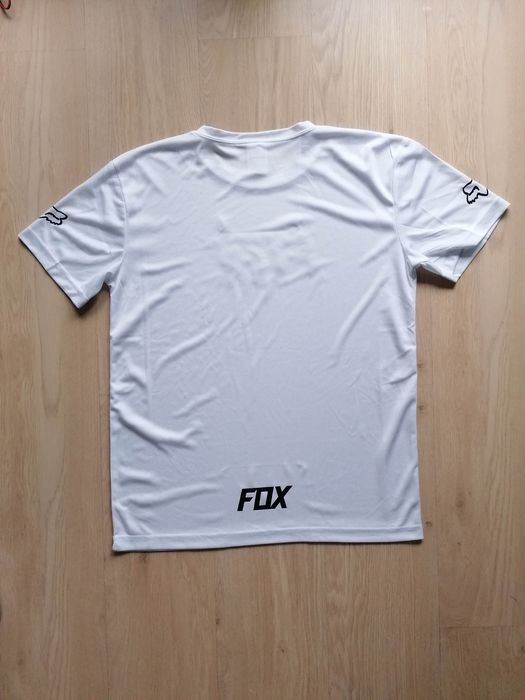 Vând tricouri FOX