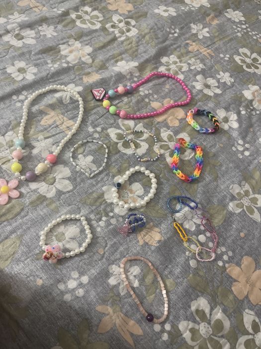 Украшерия,сделала сестренки очень мечтает что бы кто то оценил работу