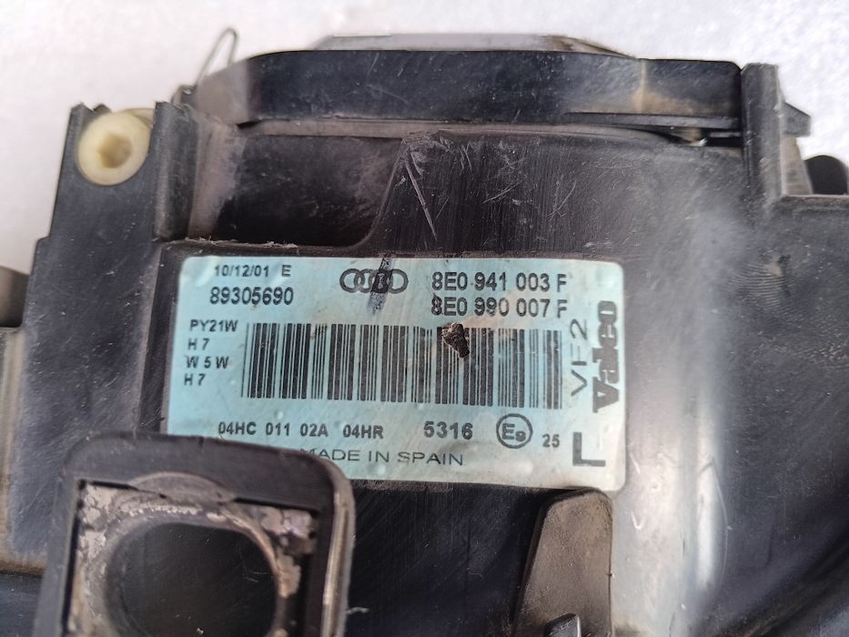 Ляв фар за Audi A4 - B6 / Ауди А4 до 2004г.