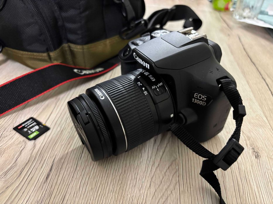 Фотоапарат Canon 1300D Комплект