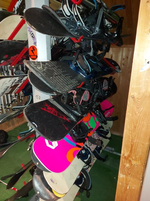 Vând, Schiuri, uscator ,rastele