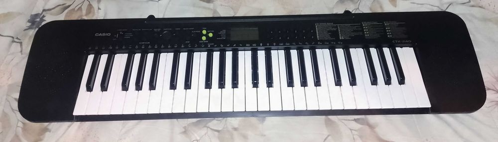 Синтезатор Casio CTK-240 + оригинален адаптор