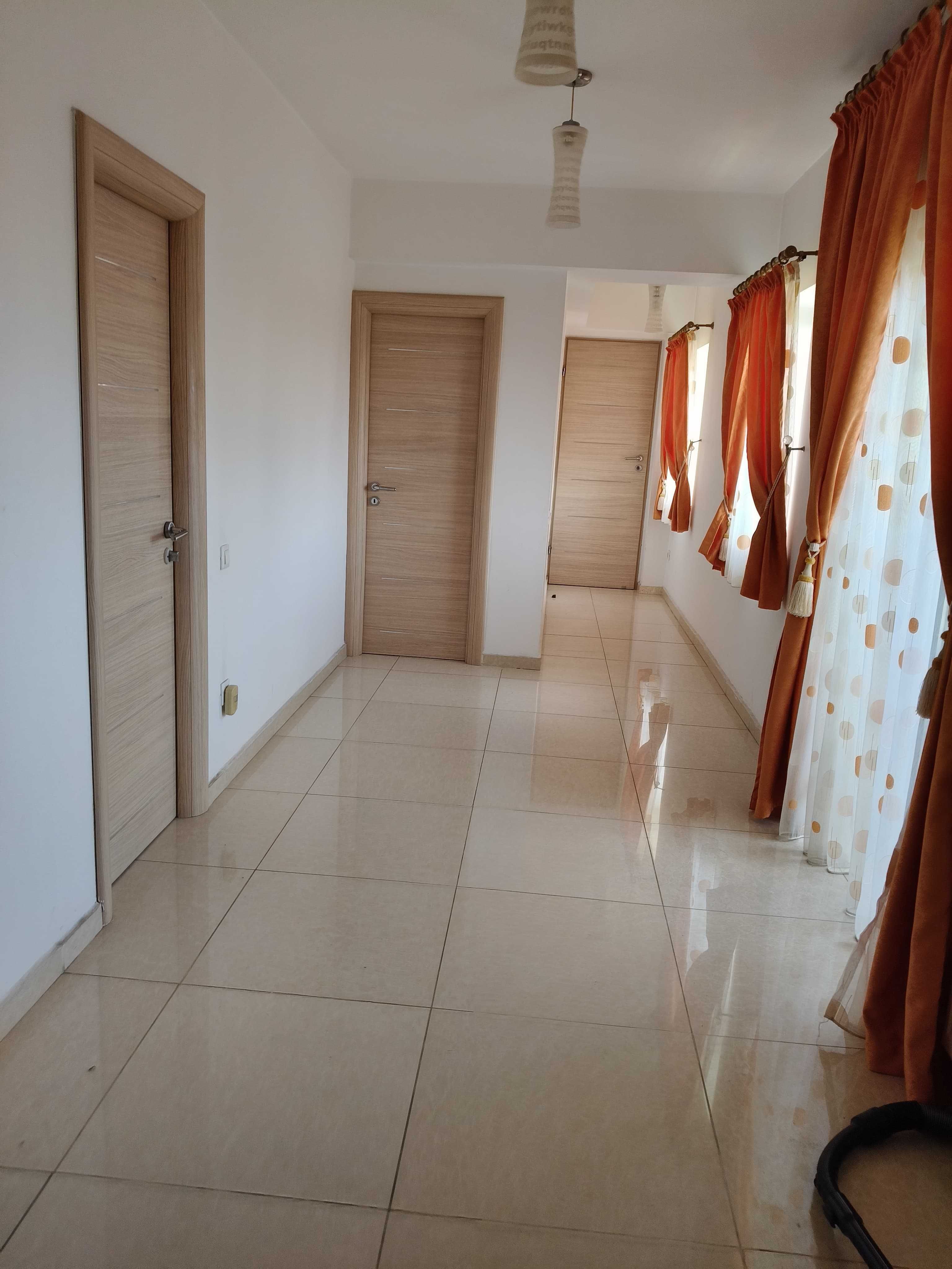 Vand casa in comuna 1 Decembrie -2 zone separate 507 mp
