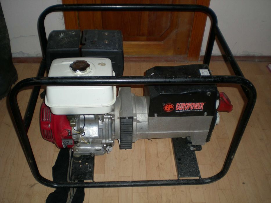 Срочно продам бензиновый генератор электростанция