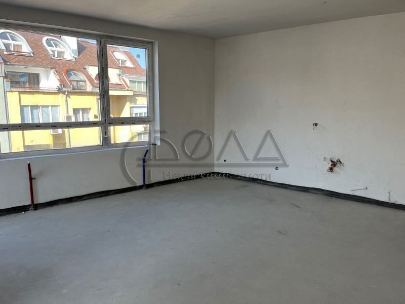 Продава се Тристаен апартамент в София, Витоша - 136 кв.м за 1964 €/кв.м - Снимка #2