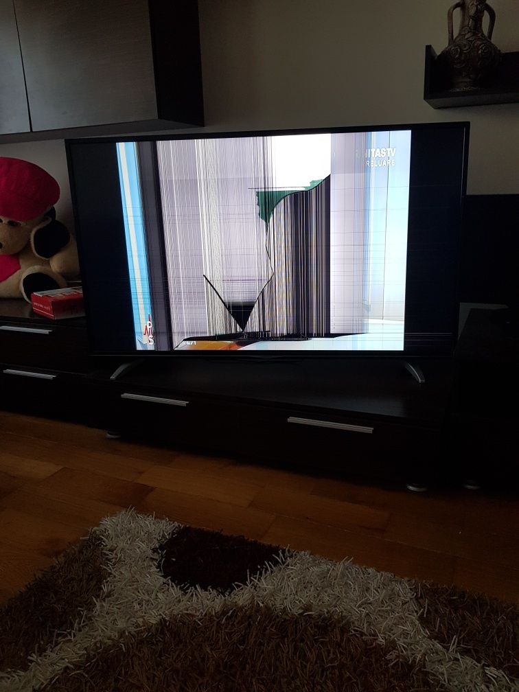 Televizor Horizon 138 cm diagonala