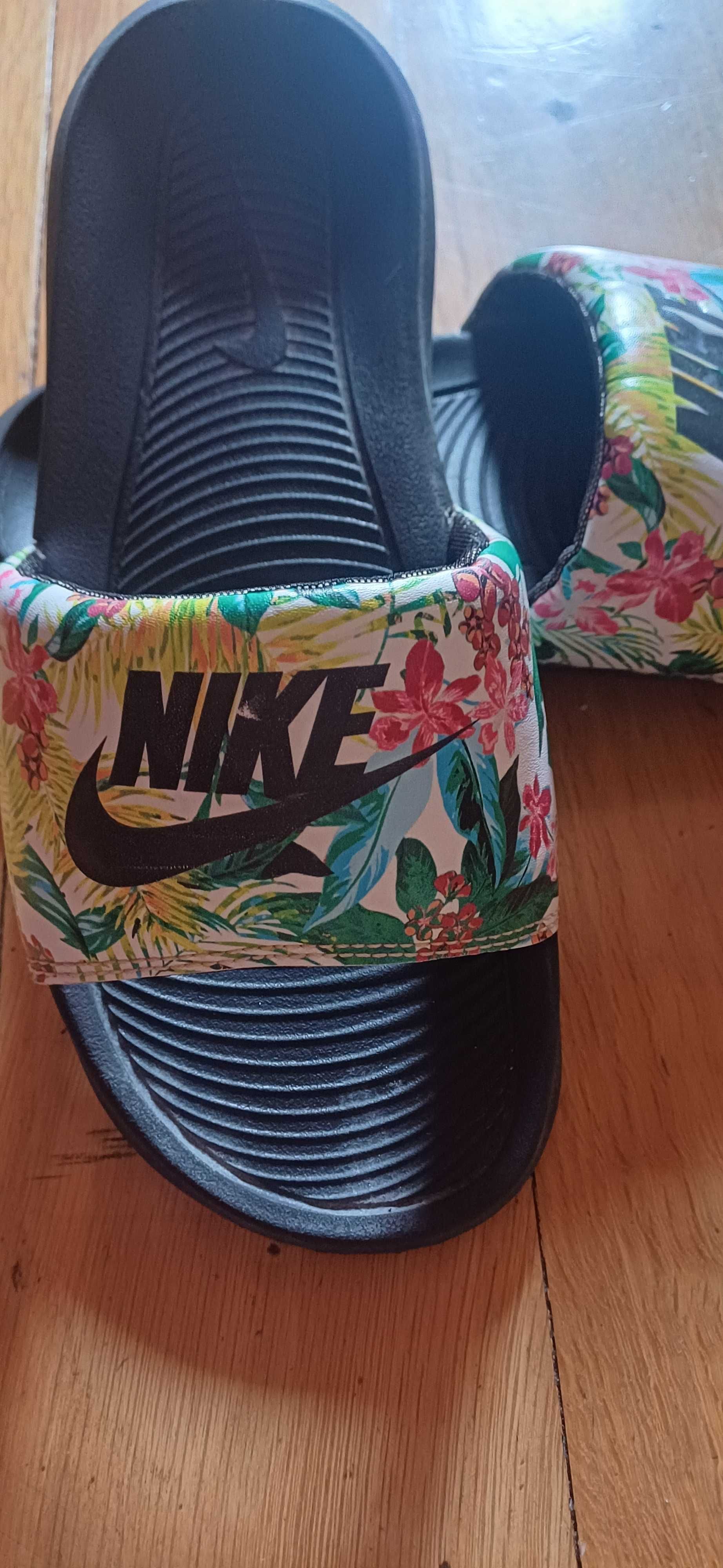 Четири чифта чехли/джапанки Nike