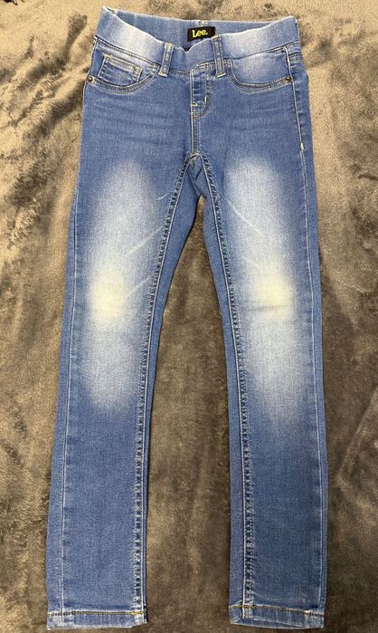 Blugi Lee pentru fetiță de 7 ani
Noi
Bumbac