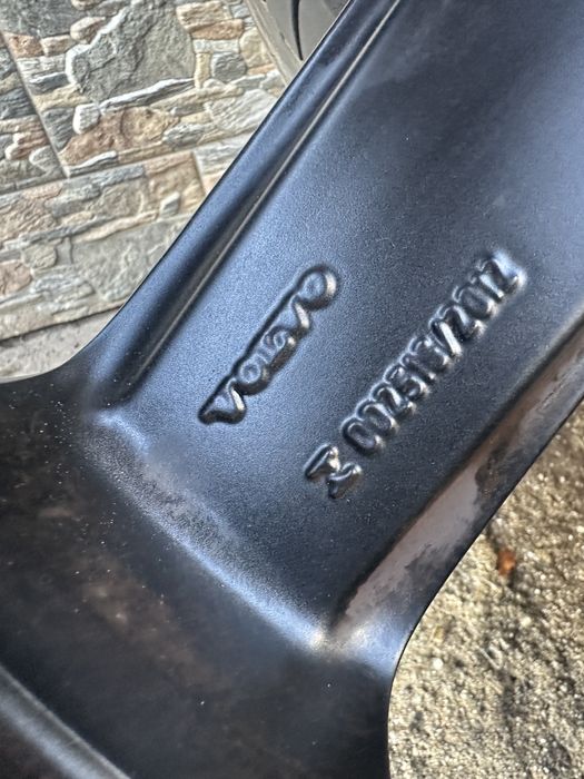 Jante Volvo R Design XC60 / S60 V60 255 45 20 Hankook Ventus Vara