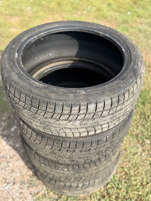 Продам Зимние ШИНЫ 17 состояние новый