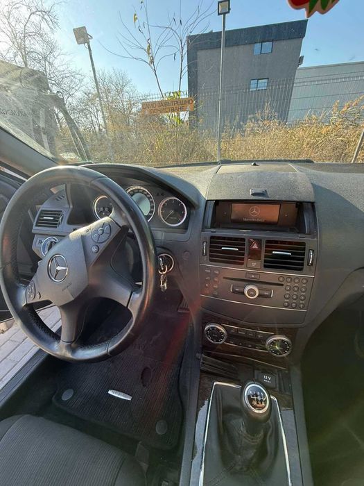 Мерцедес С320 2008 година