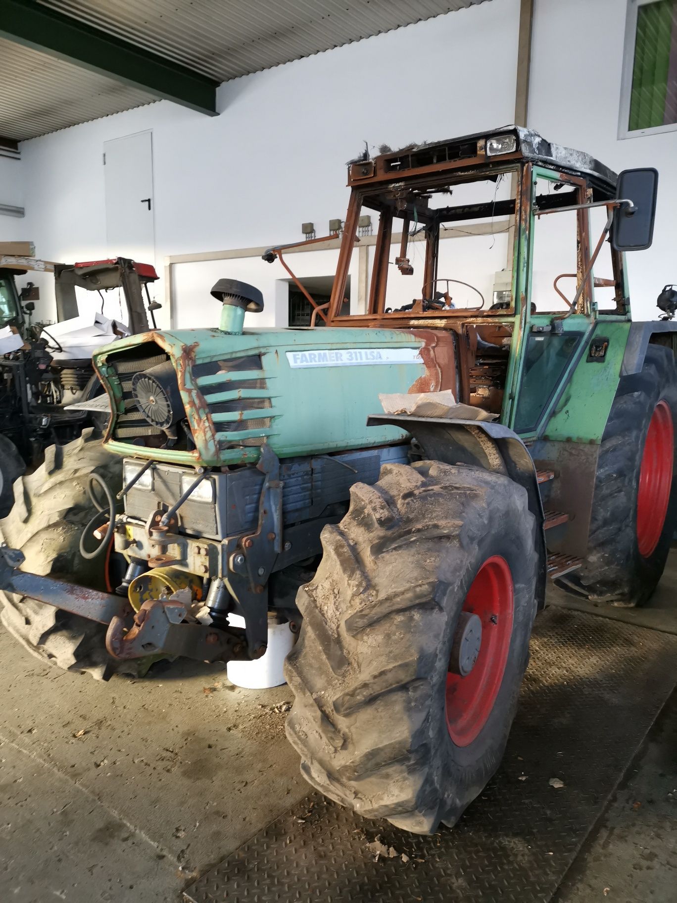 Dezmembrez tractoare Fendt/Case ih