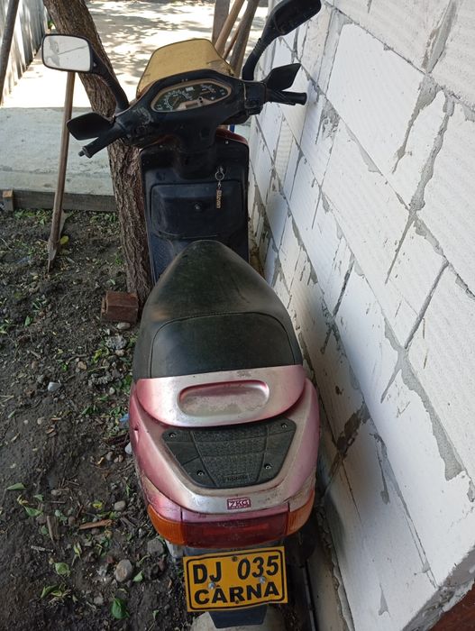 Vând scutere Peugeot și Aprilia Amico
