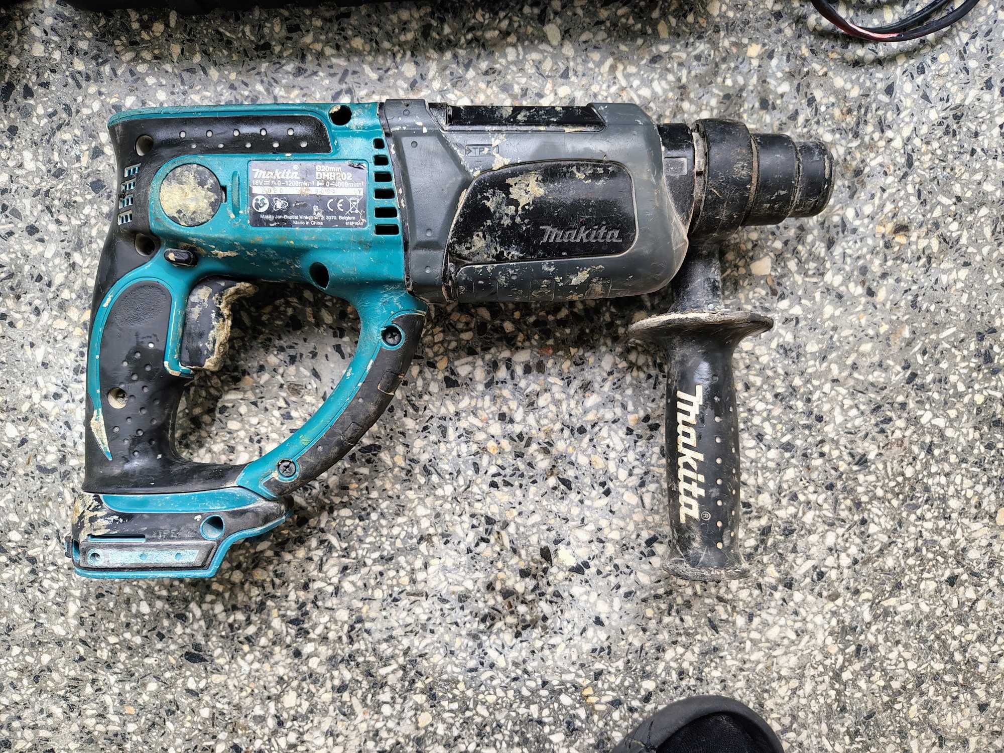 Перфоратор Makita DHR202