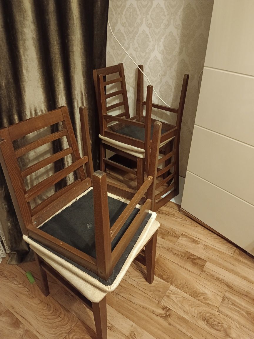 Продам стулья,б,у 8штук.