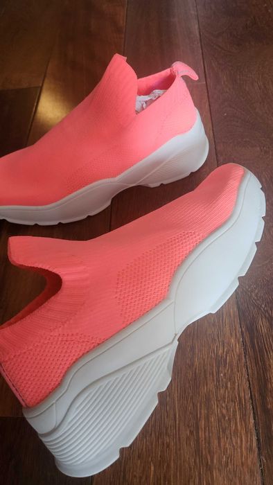 Неонови кецове тип чорап, нови с етикет HM, размер 39