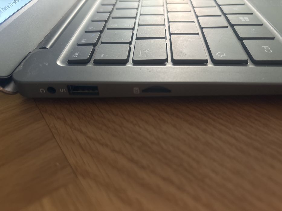 Laptop Jumper Windows 10 in folie