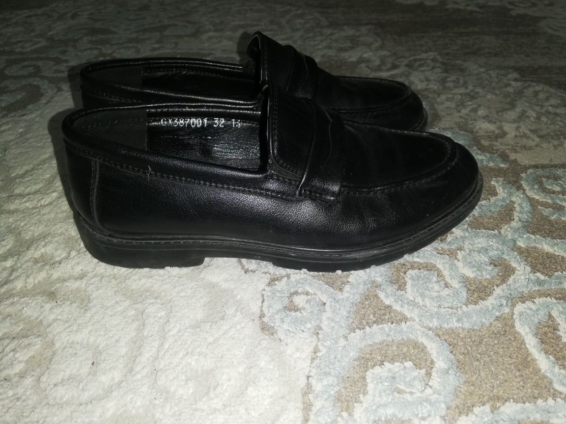 Детский обувь, чёрного цвета в хорошем качестве