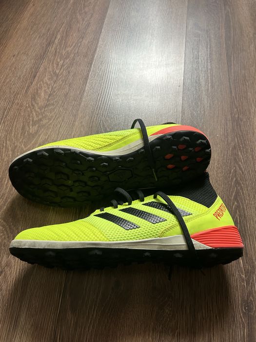 Ghete fotbal Adidas predator