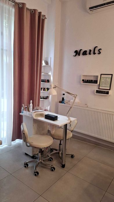 Inchiriez post de: Manichiura-pedichiura, Make-up, Coafor si Cosmetica