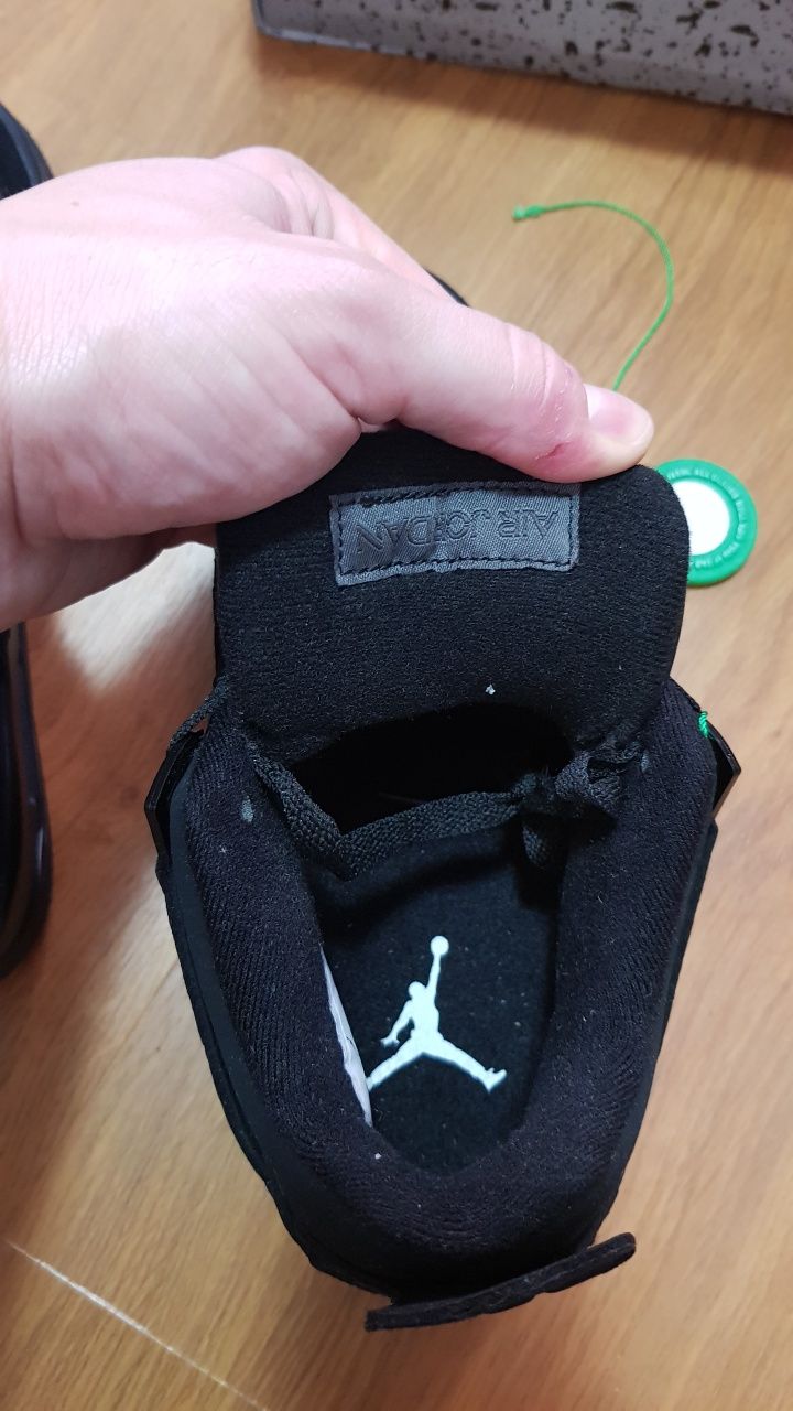 Adidași Jordan 4 Black Cat • STOC: 38 • Livrare rapidă 1-2 zile •