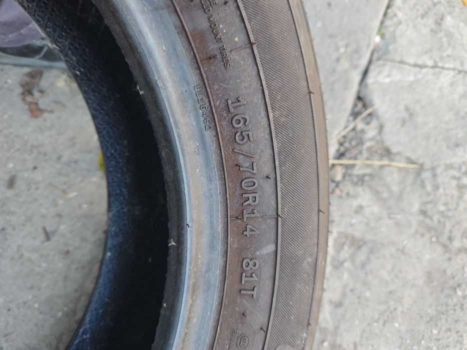 Vând cauciucuri 165/70/14