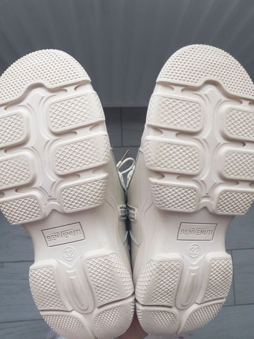 Ghete fetite din piele naturală