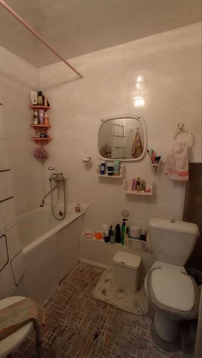 Продаётся 3-комнатная квартира ( Ор - Мирабадское - РОВД)