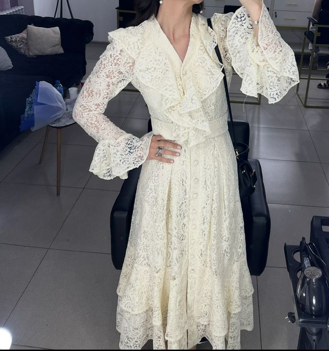 Вечернее кружевно платье