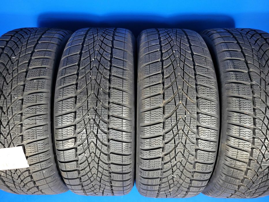 Vand set 4 anvelope ca Noi 225 50 17 Dunlop Sport 7mm  RFT