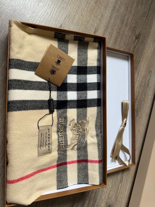 esarfa burberry noua