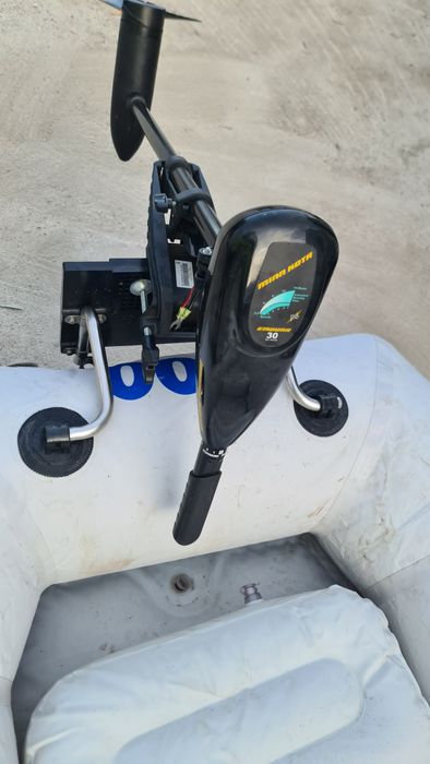 Barca navigator 3 echipata cu motor mini kota 30 llbs